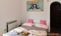 Apartamento de estudio, alojamiento privado en Tivat, Montenegro