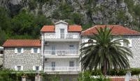 Apartmani Lipci, alloggi privati a Morinj, Montenegro
