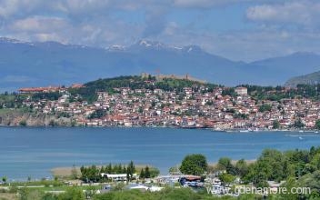 Sobe s kopalnico, parkirišče, internet, terasa s pogledom na jezero Villa Ohrid Lake View studio, zasebne nastanitve v mestu Ohrid, Makedonija