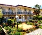 Katerina rooms and apartments, частни квартири в града Thassos, Гърция