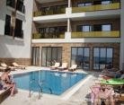 Lux apartman sa bazenom i privatnom plazom, private accommodation in city Saranda, Albania