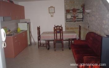 Διαμερίσματα & # 34; IVA & # 34;, ενοικιαζόμενα δωμάτια στο μέρος Vrsar, Croatia